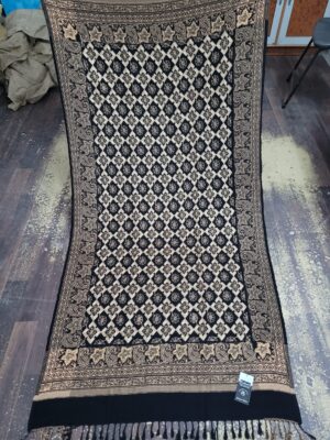 Embriodery acrylic sabrito shawl