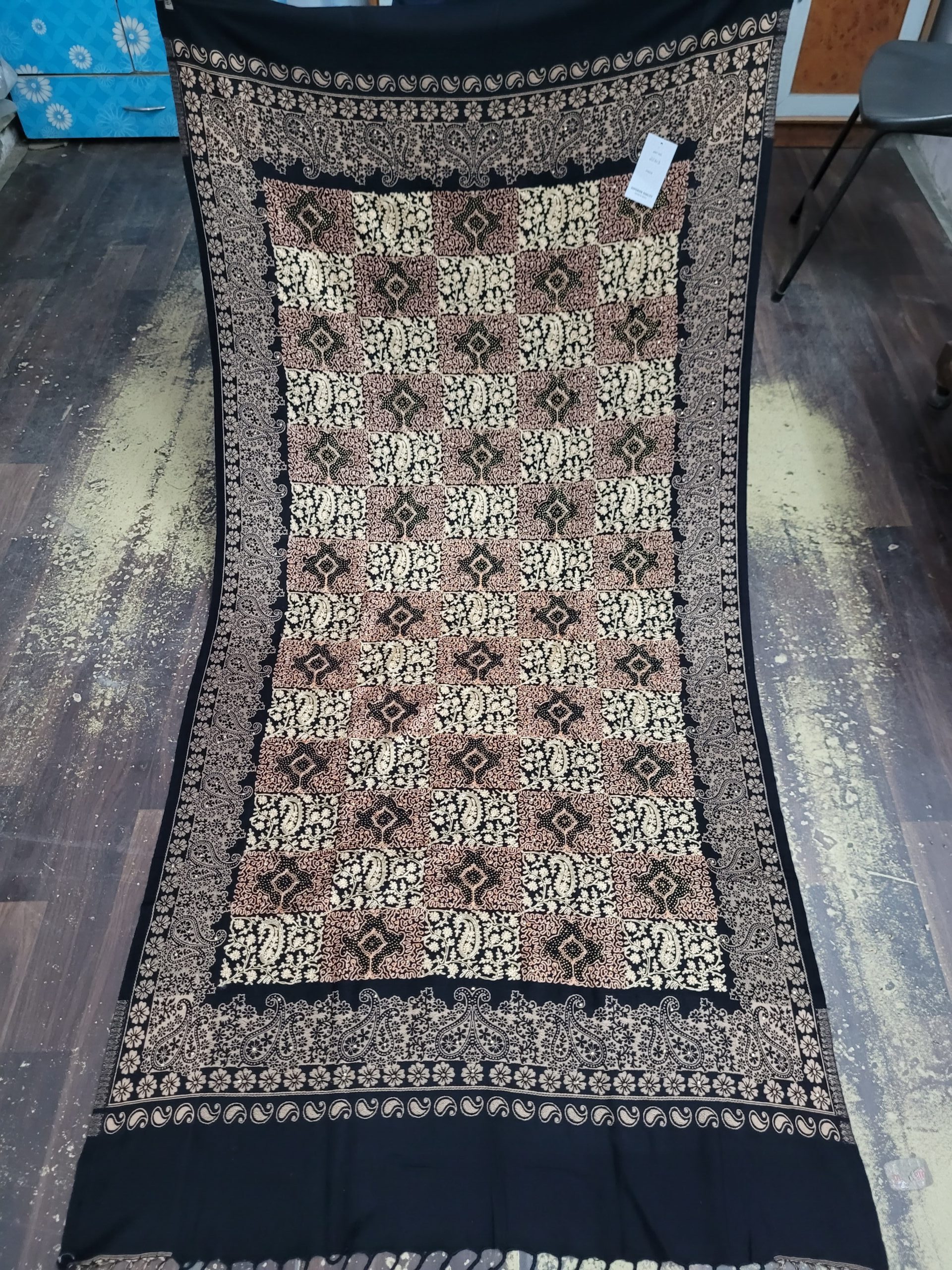 Embriodery acrylic close box patch shawl