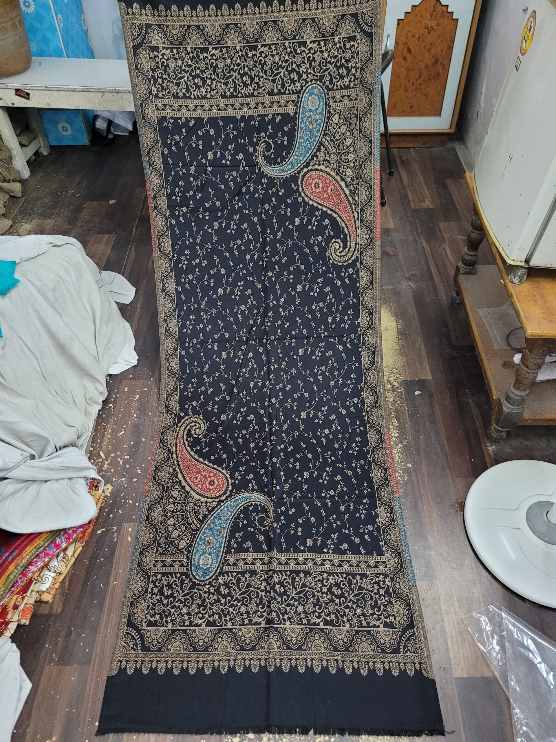Acrylic kaani stole