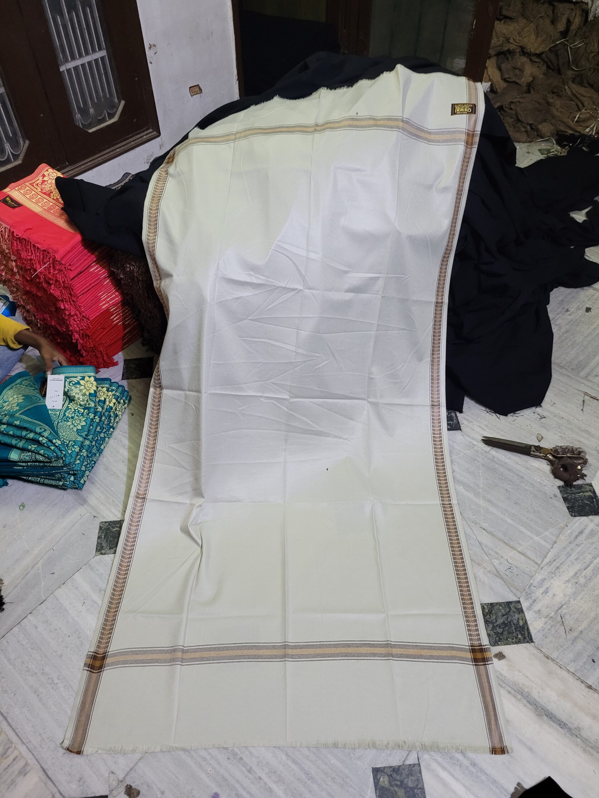 Polyester border shawl