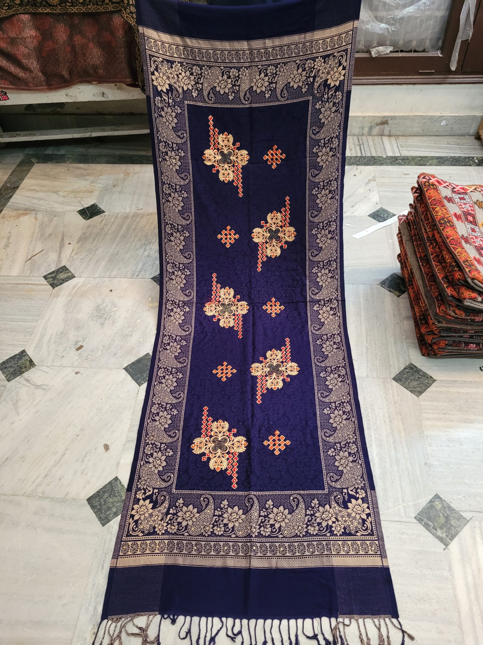 Embriodery stole