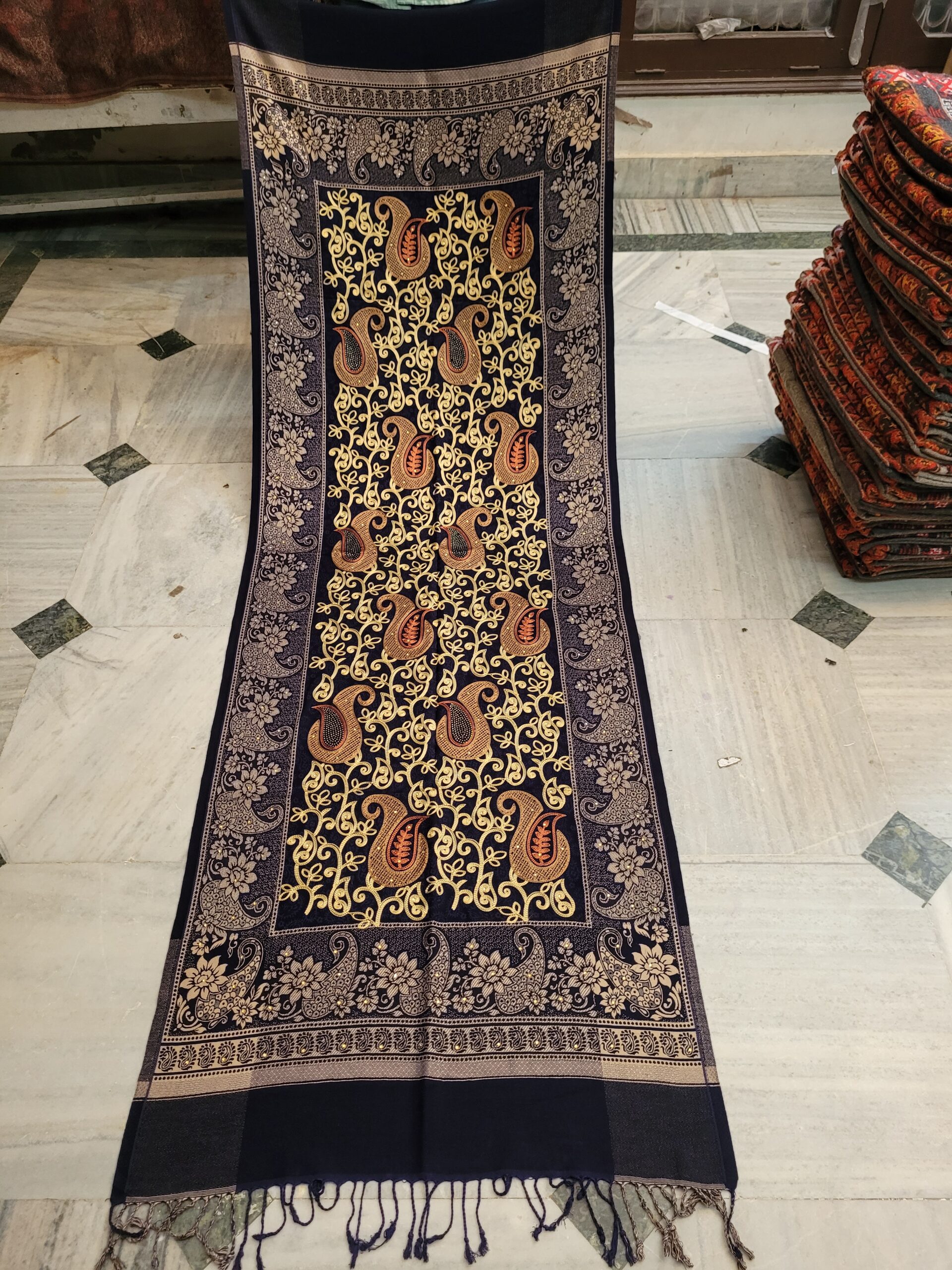 Embriodery acrylic stole