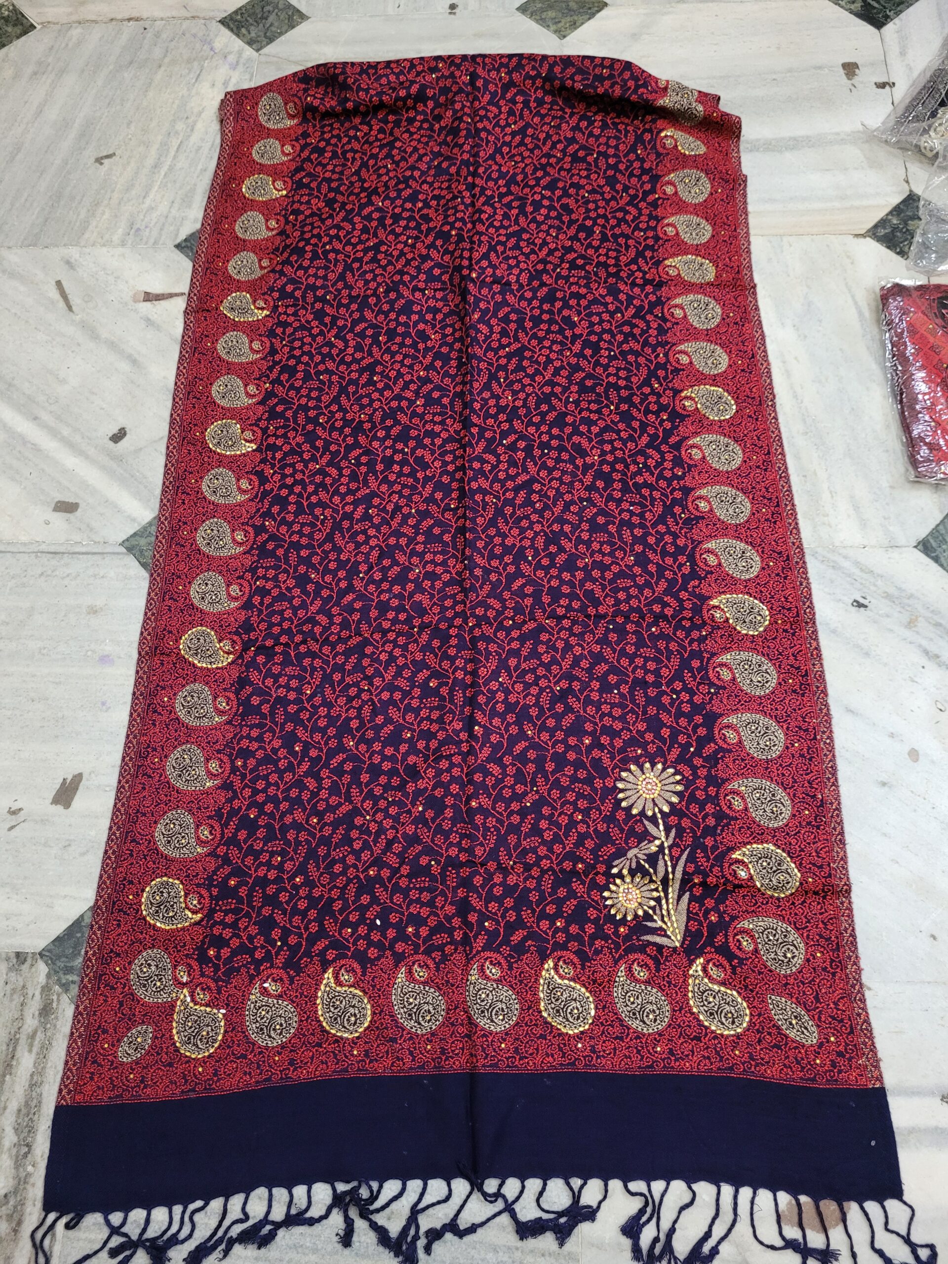 Acrowool floral stole