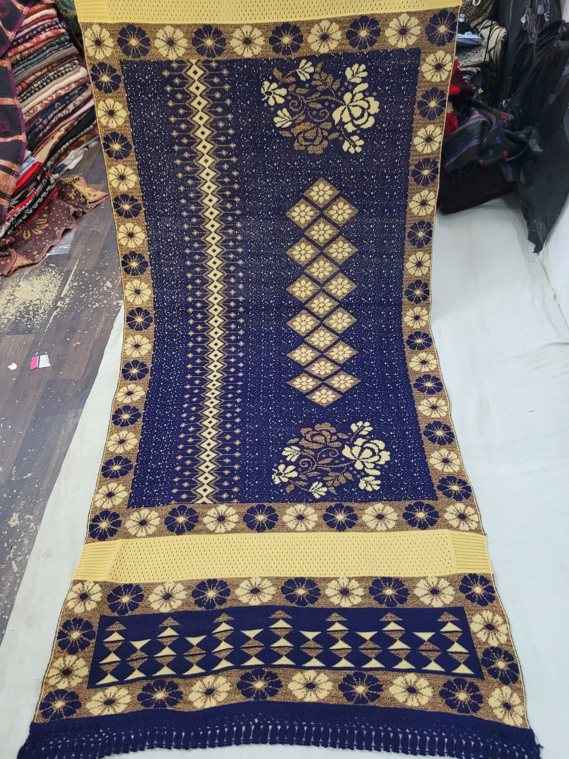 Knitting Dafodill Shawl