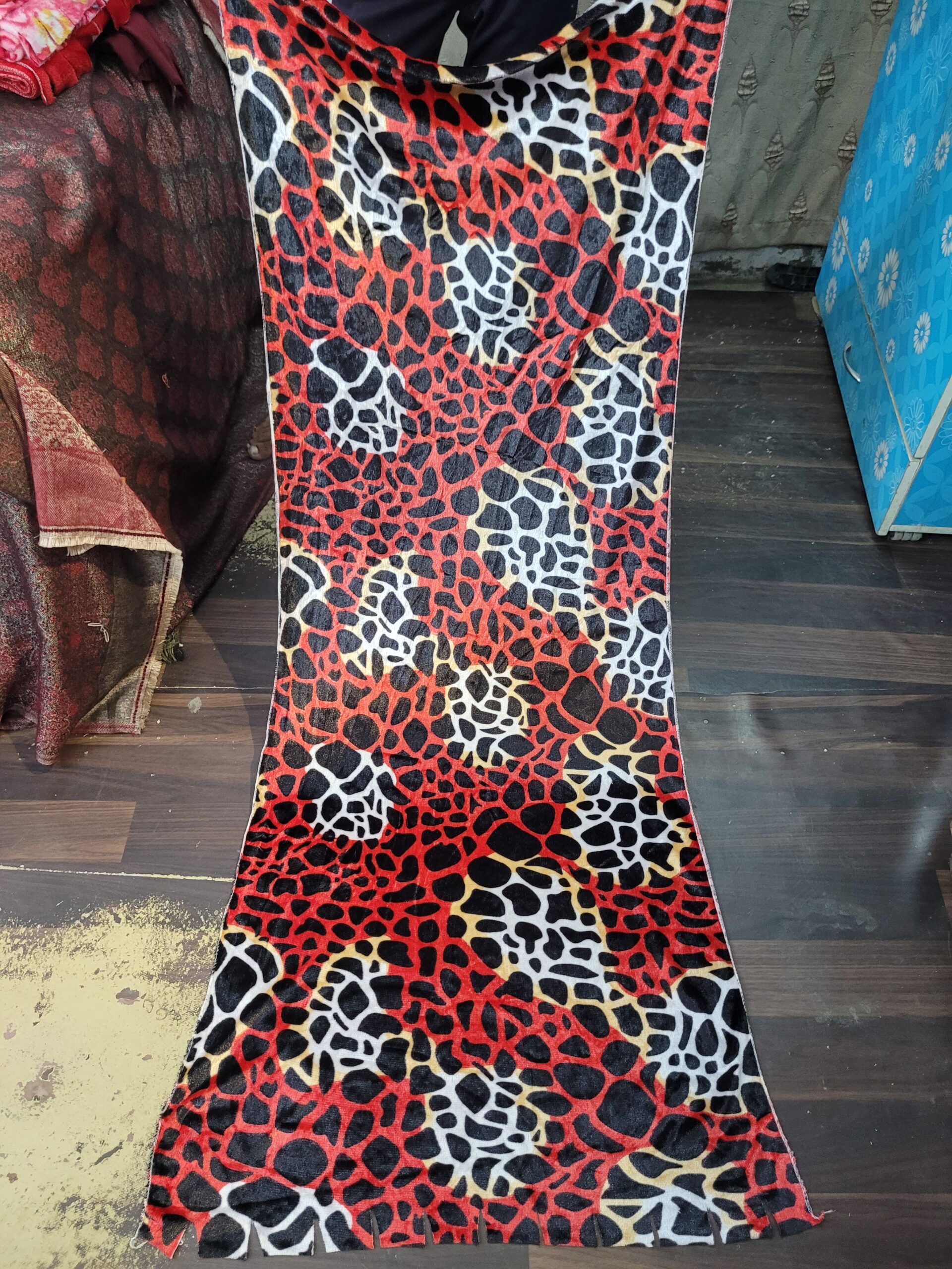 Polyester Velvet Tiger Design Stole