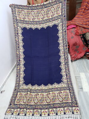Cutting Acro Wool Shawl