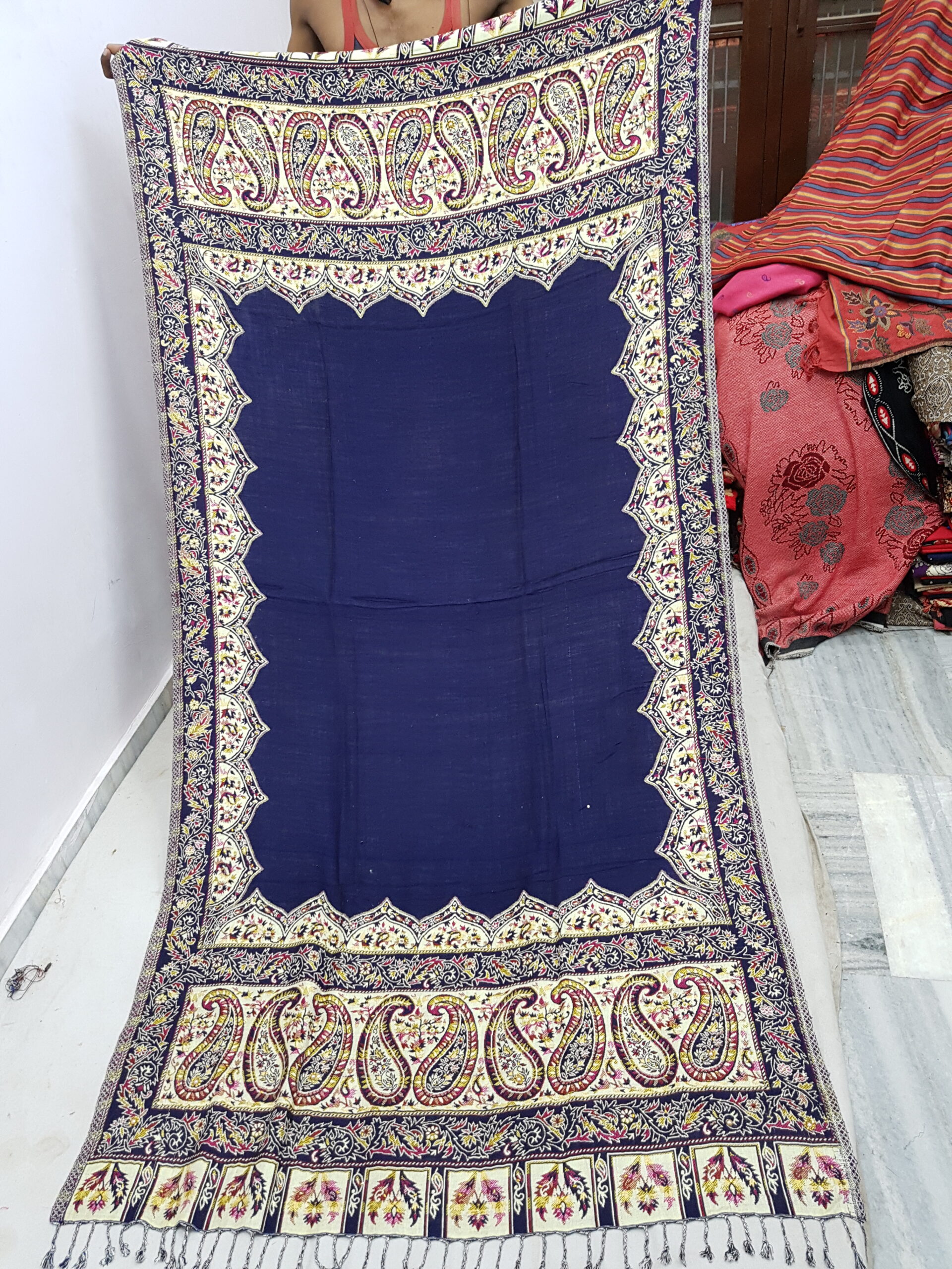 Cutting Acro Wool Shawl