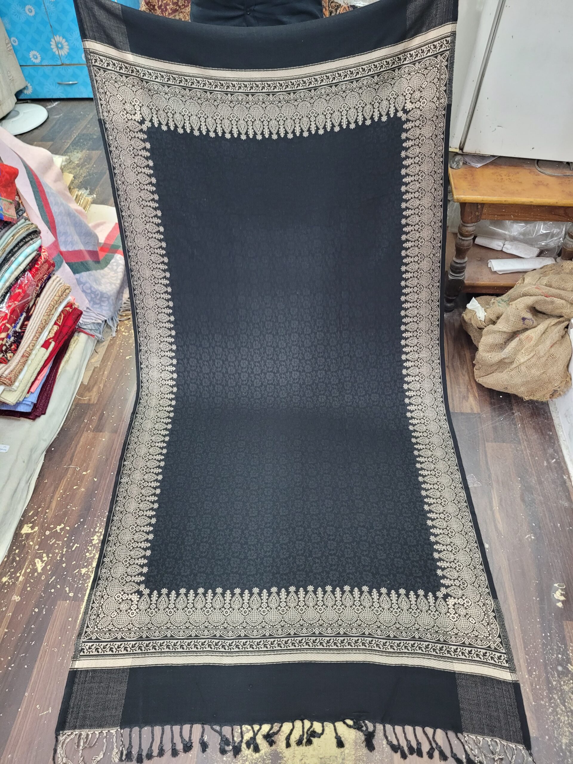 Kashmiri Border Daffodil Shawl